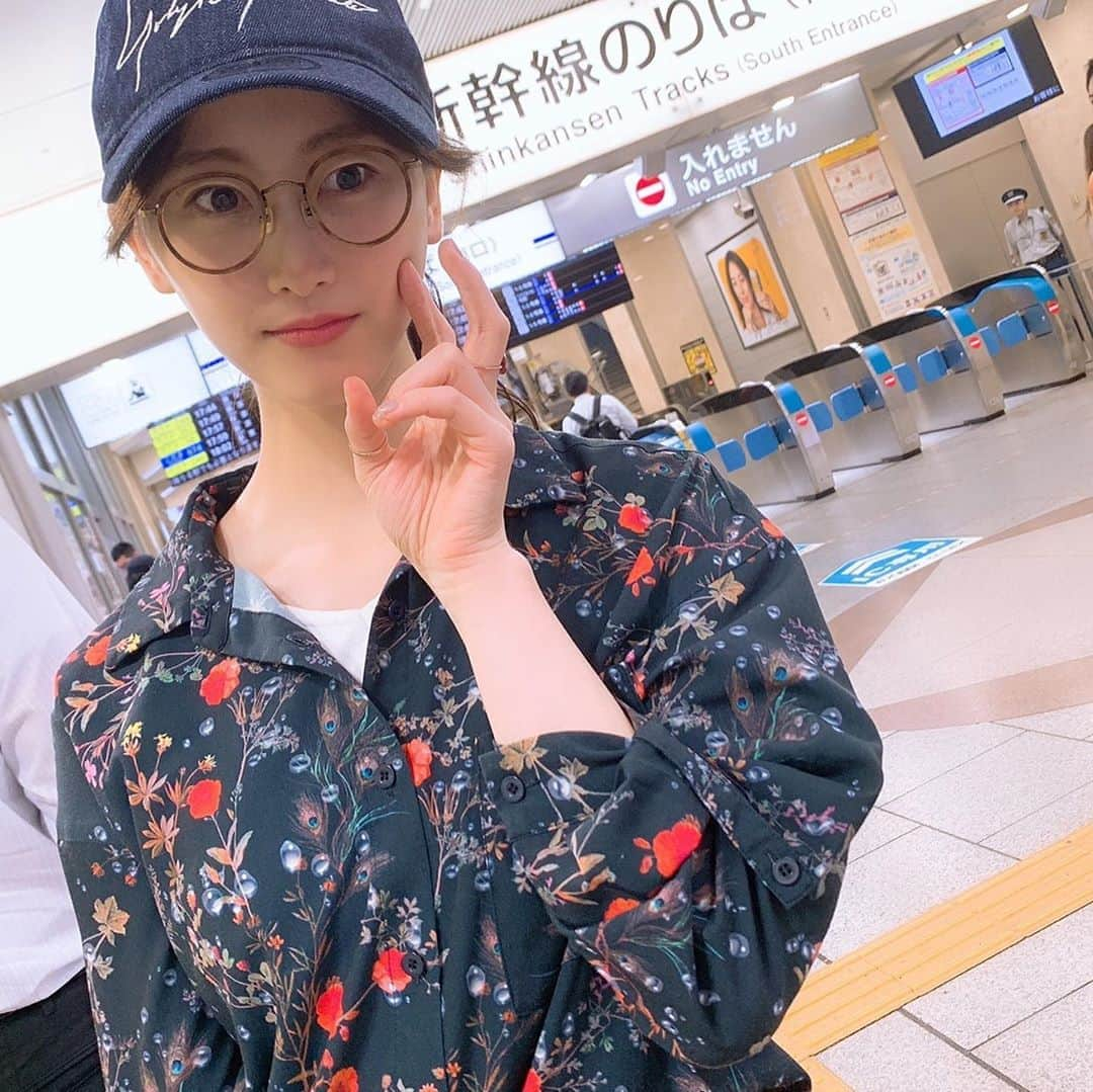 松井玲奈さんのインスタグラム写真 - (松井玲奈Instagram)「この間名古屋でお仕事した時にたまたま明音ちゃんに会えた。 改札前でお見送りしてくれました。超Happy。 数年前までは一緒にここを通ってたのに不思議な感じねーなんて話したり、同じタイミングで名駅に着くなんて運命よねってきゃっきゃしてました。 愛してるよー。好きぴ。 BASARA見に行けないのですが、私の推しキャラはお市ちゃんなんですよ。中学時代に受験勉強蔑ろにして、お市ちゃんでMAXコンボ決めとりました。 #ちゅり #明音ちゃん #戦国BASARA #名古屋駅」7月20日 21時31分 - renamatui27