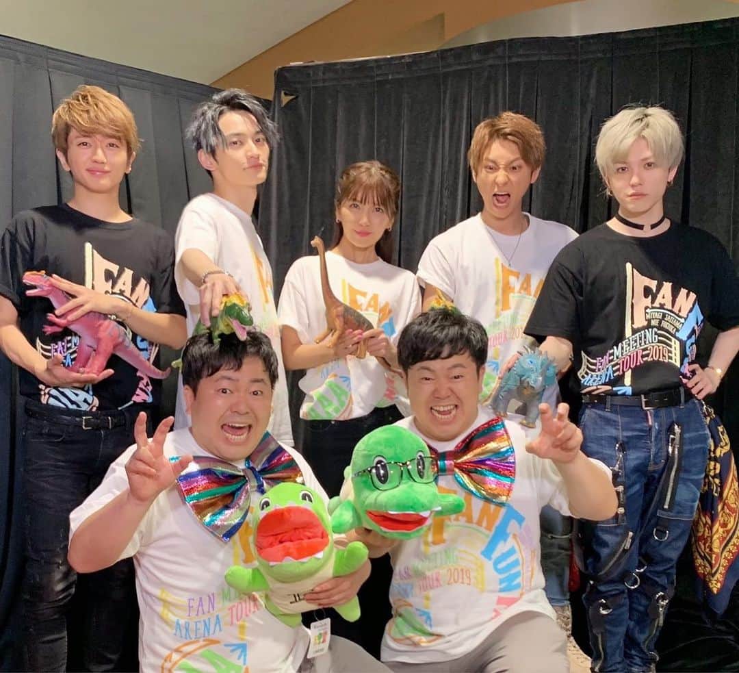 たくやのインスタグラム：「ＡＡＡ FAN MEETING ARENA TOUR 2019 ～FAN FUN FAN～  福井ーーーー！！ MCさせていただきました！！ 最高に楽しかったです。  福井なので、みんな恐竜🦕🦖持ってますw  へしこ食べたい。。。 #AAA  #サンドーム福井  #FANFUNFAN」