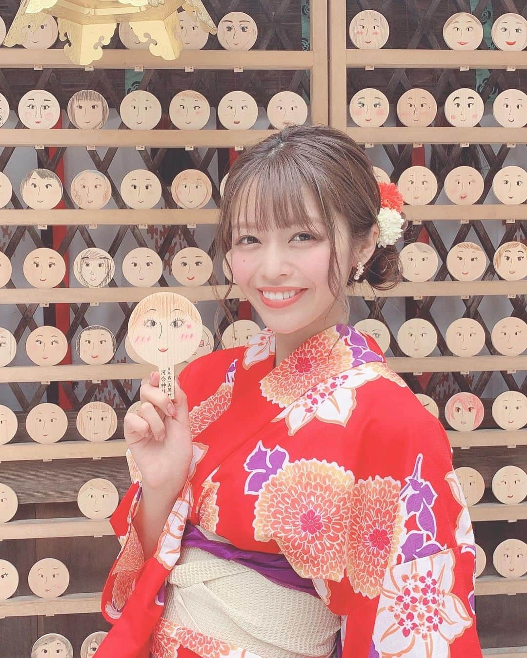 石倉侑芽さんのインスタグラム写真 - (石倉侑芽Instagram)「京都の#河合神社 ⛩で美人祈願。 自由にメイクアップする#鏡絵馬 が有名💓 普段使ってるコスメでメイクした😘 ✔︎イプサ デザイニングフェイスカラーパレット 101PK ✔︎イプサ リップスティック C01 . 心身ともに綺麗な女性になれますように、、✨ という事で、最近話題のインターネット占い館🔮 @miror_jp で小林了先生お仕事について占ってもらったよ！ 生年月日と血液型、性別を入れただけやよ！簡単♡ 宿っている人格からアドバイスをくれました💘 . 上２つは、全然ないと思っていたものなので意外😳 まだまだ隠し持っている人格なのかな、、？ . 『ワクワク感を常に感じる職選び』 『自分の成長を望み好奇心をくすぐられる人生』 それはそうじゃないと嫌やなぁ😳 . あと面白かったのが、 『物おじすることなく生きる男脳が強い』って書いてあるけど 色んな占い行っても結構言われるの🤣 あなたは基本的に男ですって（笑） これ！ていうのが見つかれば なりふり構わずたくましく突き進んでいけるのかな🌈 色んな経験や勉強をして、わくわくできる人生を歩めますように✨ . #MIROR#pr#インターネット占い館MIROR #京都観光#ゆめちんぶらり旅#美人祈願#コスメ#浴衣 #イプサ#ipsa#コスメ#メイク」7月20日 21時35分 - yume8115