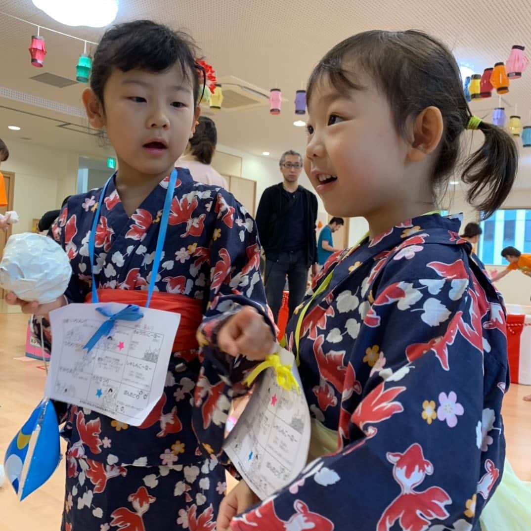 伊藤孝恵さんのインスタグラム写真 - (伊藤孝恵Instagram)「保育園の夏祭りがとっても楽しかったと送られてきた写真。パパしかいなくても、ちゃんと浴衣を着せてもらって、ちゃんと髪の毛を結んでもらって、ちゃんと髪飾りまでつけてもらって。泣けてくるわ。 兎にも角にも今日は子ども達に会える！」7月20日 21時38分 - itotakae