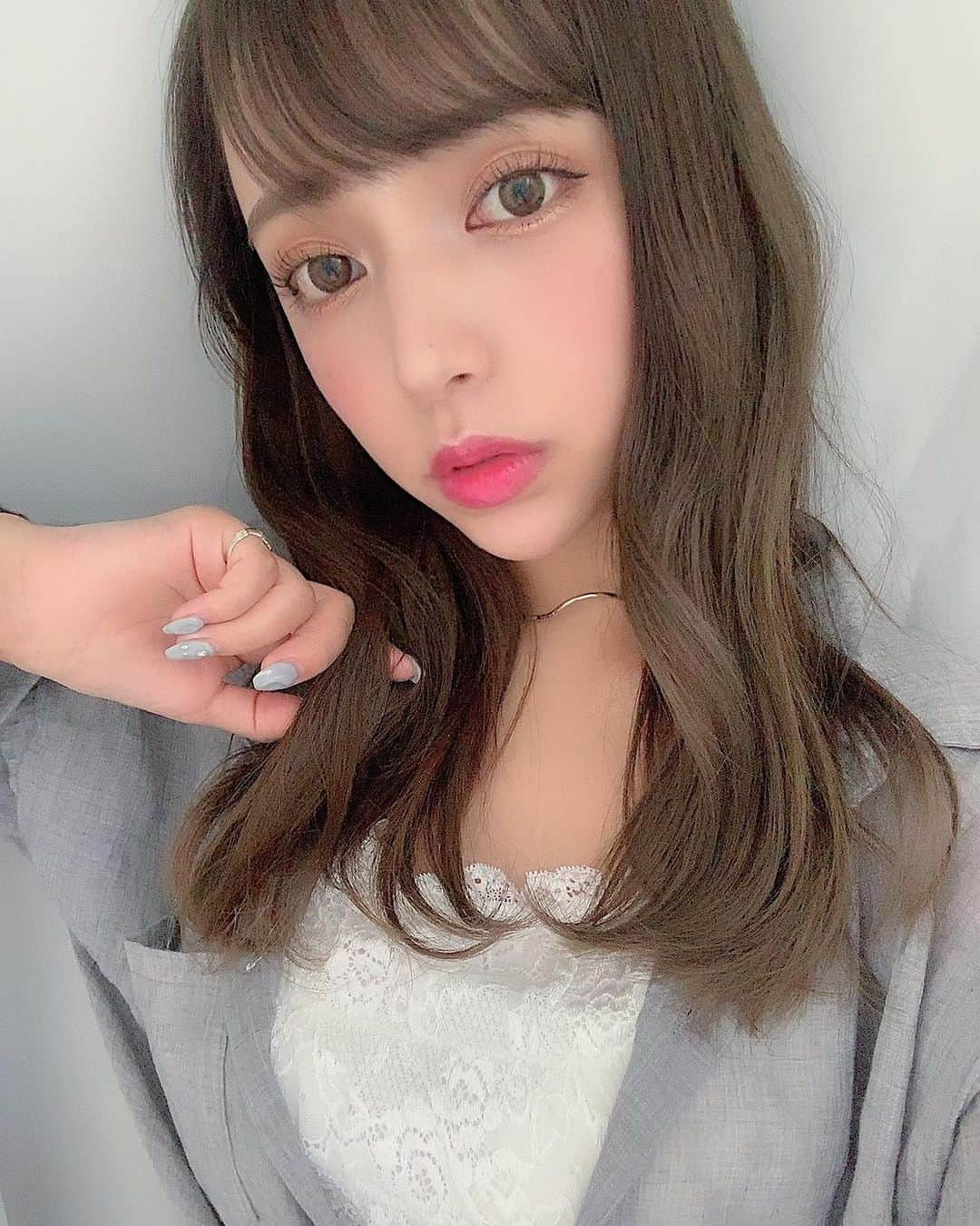 平尾優美花（ゆみちぃ）さんのインスタグラム写真 - (平尾優美花（ゆみちぃ）Instagram)「髪の色とーっても可愛い色になったので調子に乗って4枚も自撮り貼ります🤪🤪🤪📸 片山さんいつもありがとうございます🖤 #loness #hair」7月20日 21時48分 - hirao_yumika