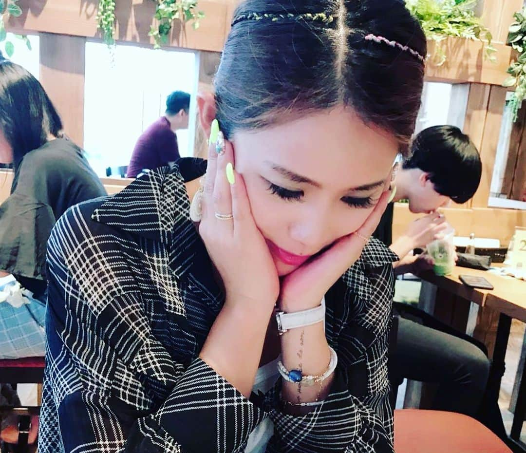 鈴木涼美さんのインスタグラム写真 - (鈴木涼美Instagram)「東京戻って、次はスリランカの旅程を詰めるよ。アーユルヴェーダとスパイスと世界遺産とカレーとヨガと…。 #girltalk #urthcafe #bayquarter #yokohama #srilankatrip #tokyogirls #asiangirls」7月20日 21時46分 - suzumisuzuki