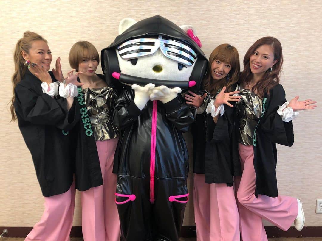 のインスタグラム：「BON DISCO@神田明神に お越し頂いた皆さん ありがとうございました♡ 今日のお客さまの パワーに元気を頂きました！ JAPAN JAPAN JAPANは 歌ってあげられなくてゴメンね、笑 近々、歌う予定はあるので その日まで 楽しみにしててね。 #MAX#NANA#MINA#REINA#LINA #kitty #bondisco #disco#盆踊り #神田明神#live 次回のBON DISCOは 8/30 グランドハイヤット東京。 皆さんのご来場を お待ちしております！」