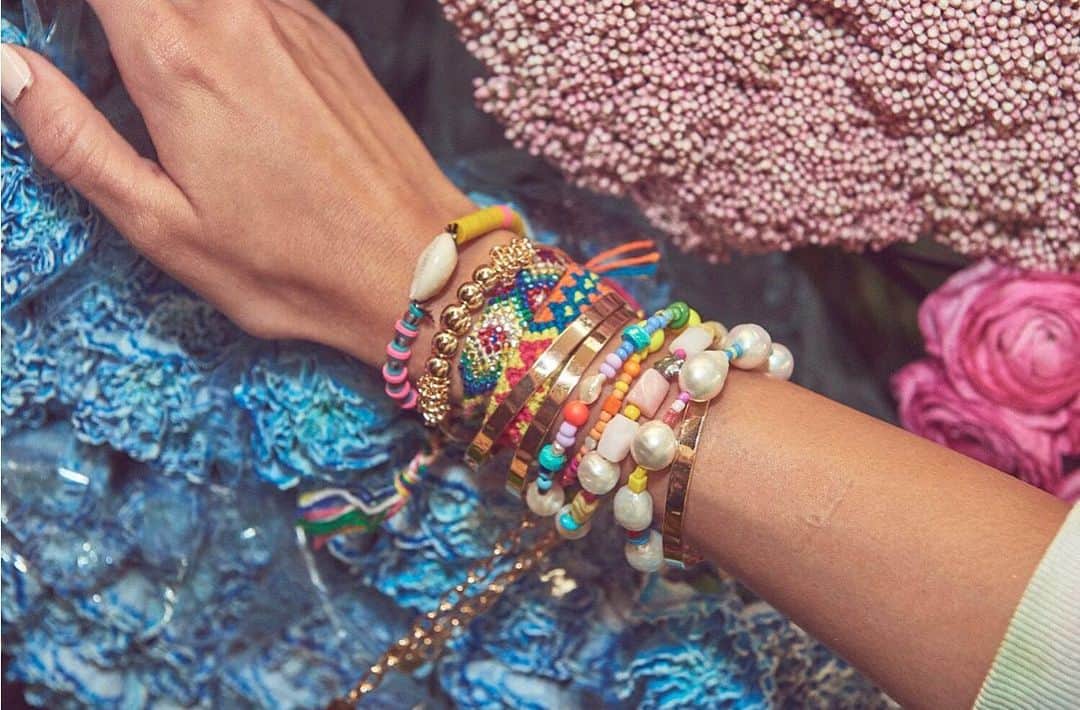 ダニジョーのインスタグラム：「TAKE YOUR PICK 🌸」