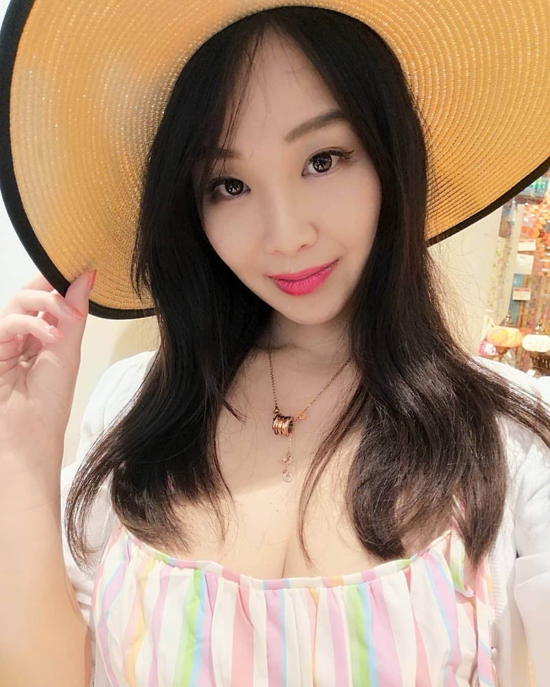 Miyu Toyonagaのインスタグラム：「Summer vibes🌞🌞 Who's excited for this summer&this weekend🤔  #東京は30度超え #皆様も暑さにお気をつけ下さい  #尊敬する友人が #大好きなセレクトショップで #プレバースデギフトとして #サプライズしてくれました #ありがとう🙏」