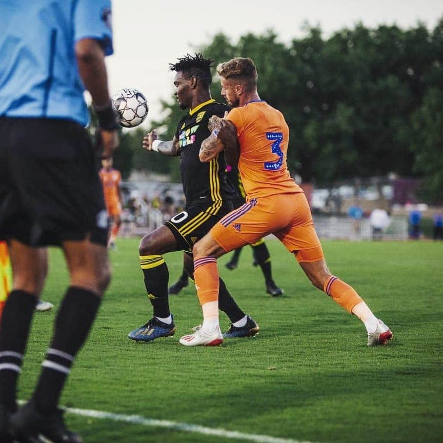 ジョー・ベネットのインスタグラム：「🔶️🔥 @cardiffcityfc」