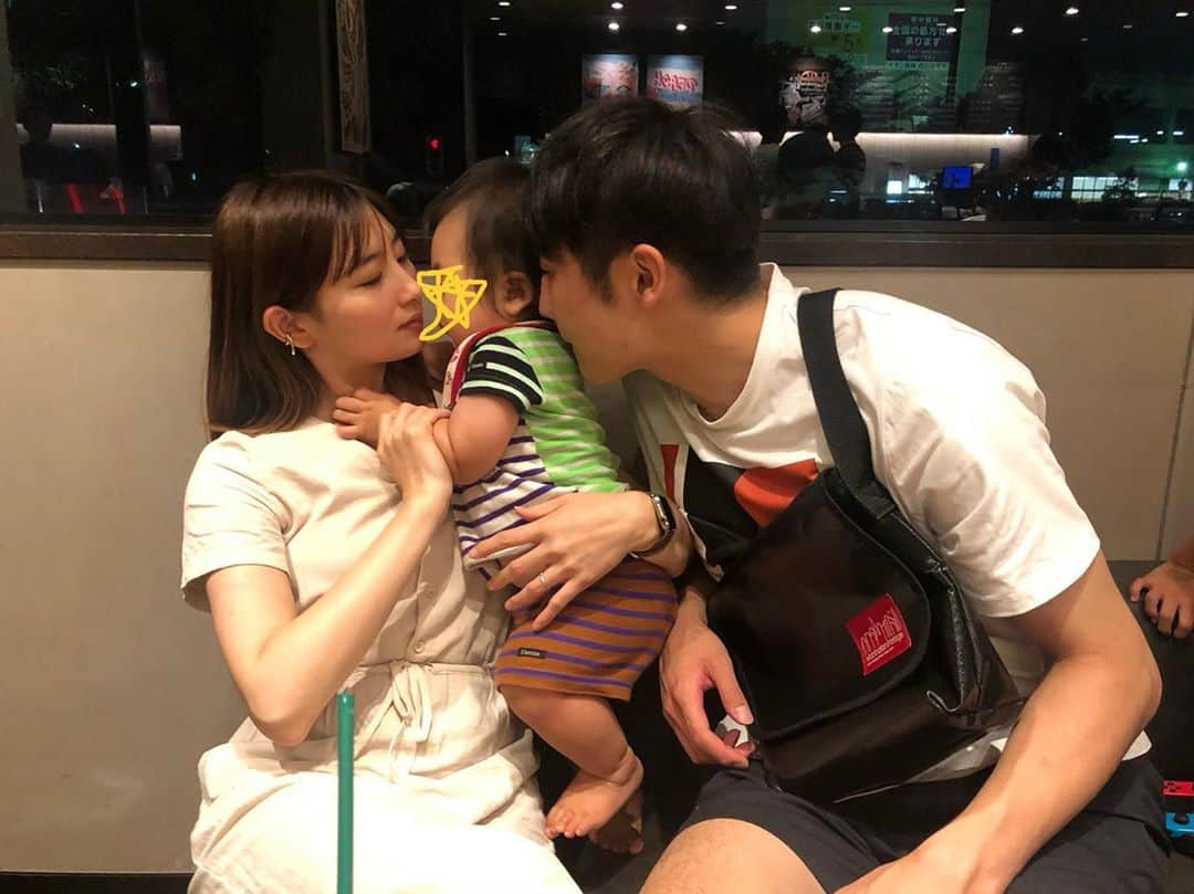 岸野里香さんのインスタグラム写真 - (岸野里香Instagram)「👩🏻‍🦰👶🏻👱‍♂️👧🏻👩🏻👨🏻‍🦱👨🏼‍🦲 今日も沢山笑った！！最高の日💜スタバにて✌🏻一日の終わりに飲んだのは、ムースフォームキャラメルマキアートでした🥤甘いのが染みるよね🥳 今日の私服はタグ見てね🏷  #17kg_official  #17kg」7月20日 22時13分 - rikakishino_official