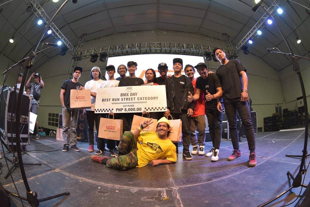 Vans Philippinesさんのインスタグラム写真 - (Vans PhilippinesInstagram)「Congratulations to the winners of the first-ever #VansBMXDay!  BMX FLATLAND FREESTYLE MINI GAMES Longest Funky Chicken - King John Ace Dionisio  Longest Lardyard - King John Ace Dionisio  BMX STREET MINI GAMES Highest Bunny Hop - Rjay Rael  Best Trick in Picnic Table - Kyle Garcia  Highest Air in Quarter Ramp - Guetler Mariano  Ledge and Rail Best Trick Combo - Randel Bolor  BMX Flatland Best Run 🥉3rd place - Kevin Evasco 🥈2nd place - Diodes Tan 🥇1st place - Dwyne Lopena  BMX Street Best Run 🥉3rd place - Rjay Rael 🥈2nd place - Jimlo Fernandez 🥇1st place - Guetler Mariano  Big thanks to everyone who joined! 🙌🏻💯 Stay Off The Wall! 🏁 #VansBMX #VansBMXDay #VansPhilippines」7月20日 22時23分 - vansphilippines