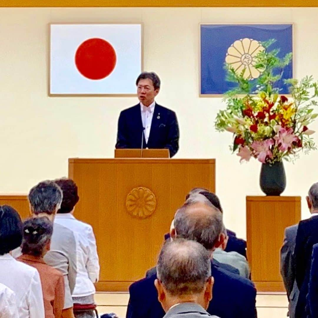 秋葉賢也さんのインスタグラム写真 - (秋葉賢也Instagram)「選挙戦最終日、朝5時に早起き会で演壇をさせて頂き、8時から愛知治郎候補と、10時からは愛知候補の奥さんと一緒に選車に乗り込んで最期のお願い❗️」7月20日 13時32分 - kenyaakiba