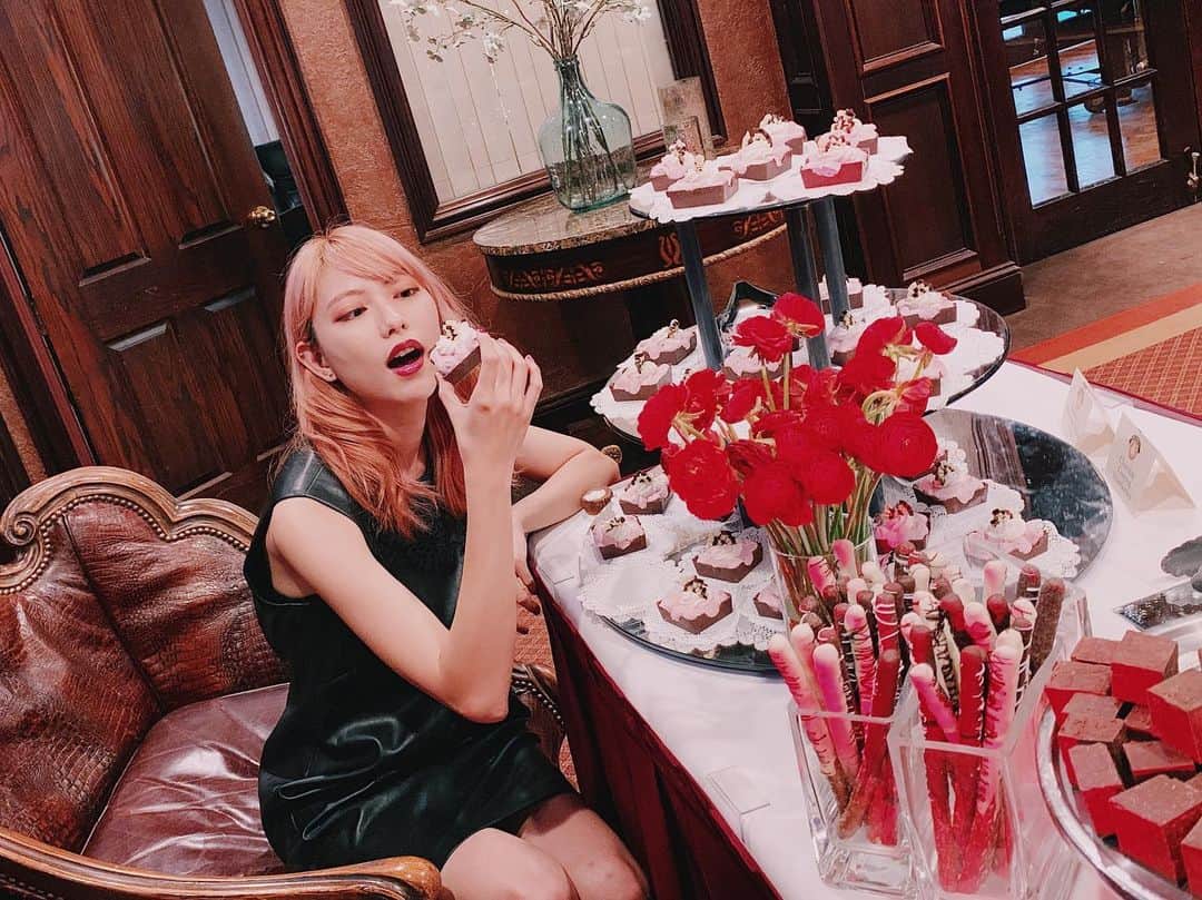 SHIZUKAのインスタグラム：「. I’m happy🍓 . アーカンソーでライブしてダラスに帰って明日はヒューストン！」