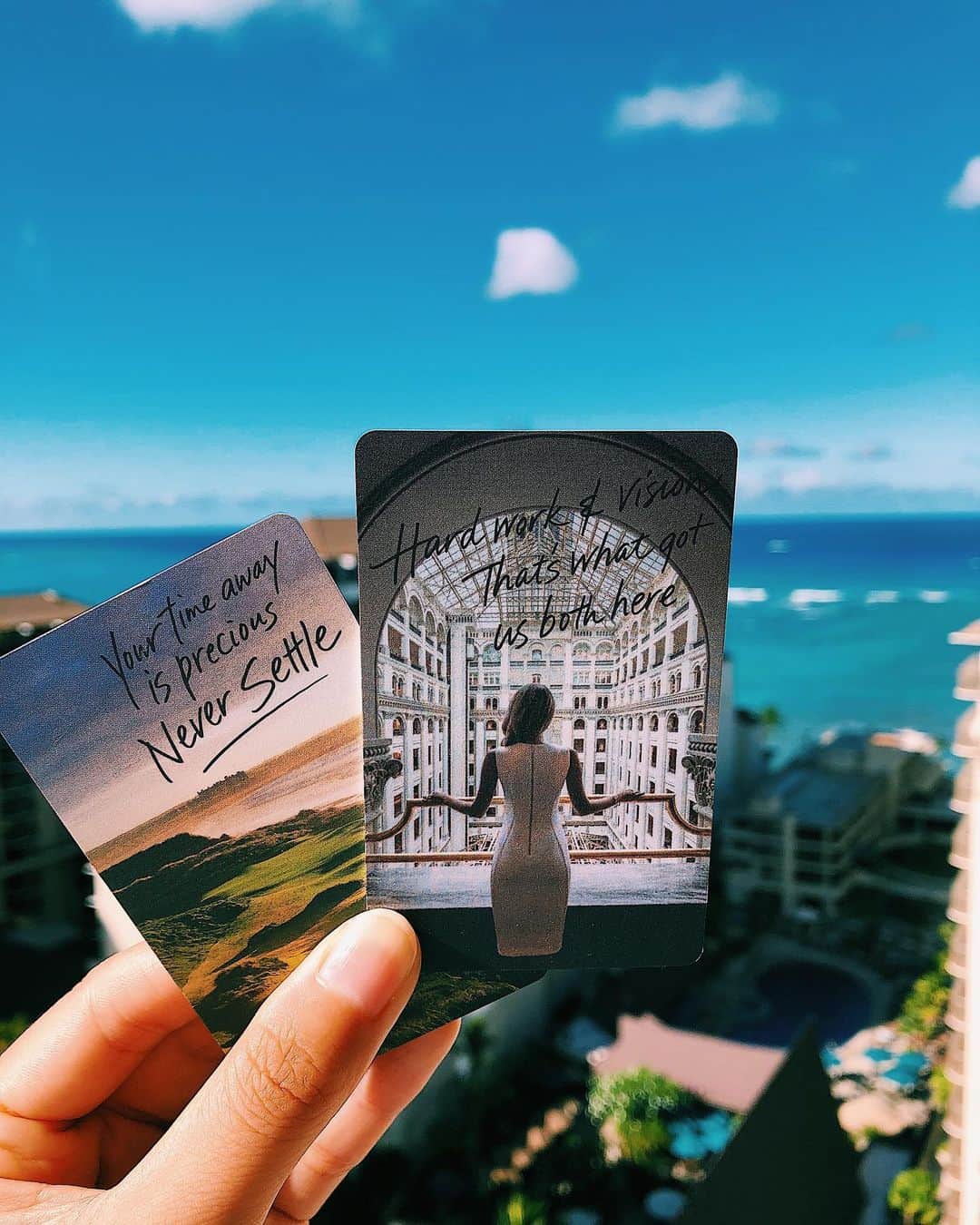 大出千尋のインスタグラム：「. ホテルのルームキーがすごく可愛かった🚪🔑✔️ . #hawaii#trunpinternationalhotelwaikiki #honolulu#waikiki」