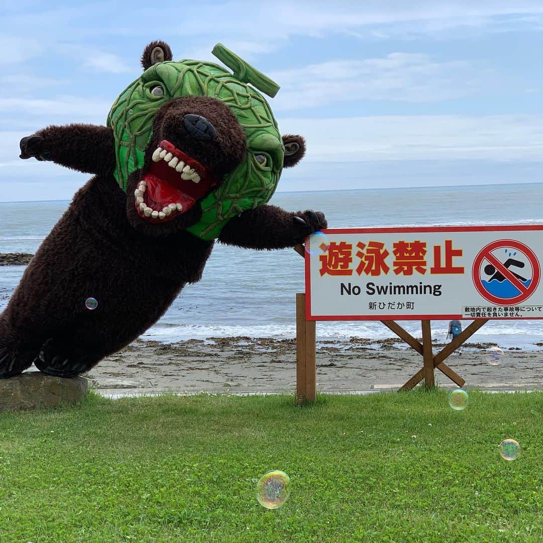 メロン熊【公式】さんのインスタグラム写真 - (メロン熊【公式】Instagram)「海に来たよ🏖 #メロン熊 #海  #夏  #海水浴」7月20日 13時51分 - yubarimelonkuma