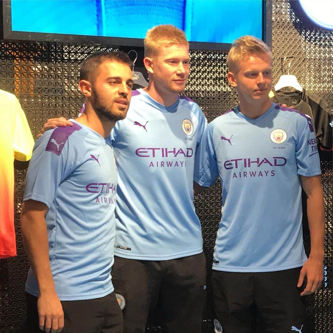 サッカーキングさんのインスタグラム写真 - (サッカーキングInstagram)「. Bernardo,Kevin,Alex in PUMA STORE at Shanghai!！ （2019.07.18） . #ベルナルドシウバ #BernardoSilva #デブライネ #KevinDeBruyne #DeBruyne #ジンチェンコ #OleksandrZinchenko #Zinchenko #マンチェスターシティ #ManchesterCity #ManCity #mcfc  #プレミアリーグ #PremierLeague #Puma #DAZN #football #サッカーキング #⚽️ #サッカー」7月20日 13時57分 - soccerkingjp