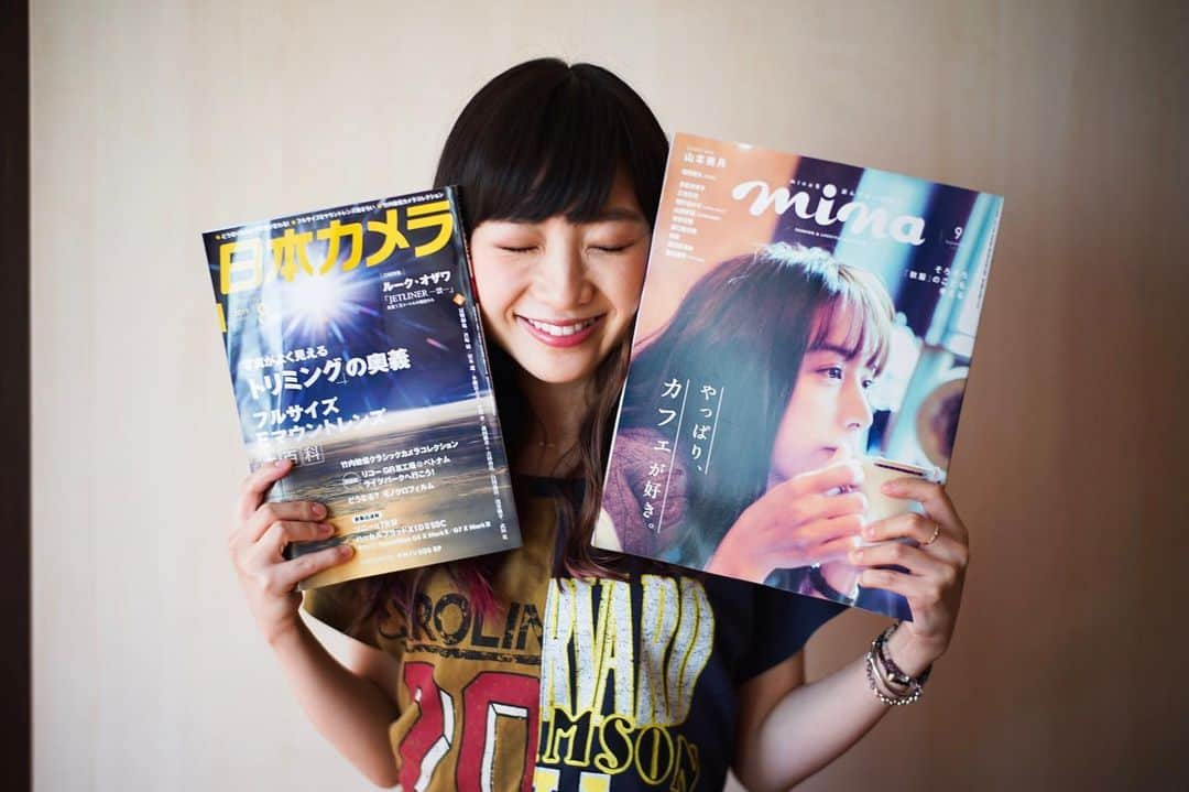 有安杏果さんのインスタグラム写真 - (有安杏果Instagram)「♪﻿ ﻿ 憧れの雑誌﻿ 『mina』と『日本カメラ』に﻿ 初めて出させていただきましたっ🌟﻿ ﻿ ﻿ 本当に本当に嬉しいですっっっ❤﻿ ﻿ とっても素敵な雑誌なので是非😌✨﻿ ﻿ 有安杏果﻿ ﻿ #mina﻿ #ミーナ﻿ #日本カメラ﻿  #CAPA #7月20日発売 #Sony ﻿ #Leica﻿ #canon﻿ #カメラ女子﻿ #メガネ女子﻿ #憧れの雑誌﻿ #夢が叶う」7月20日 14時01分 - ariyasu_momoka_official