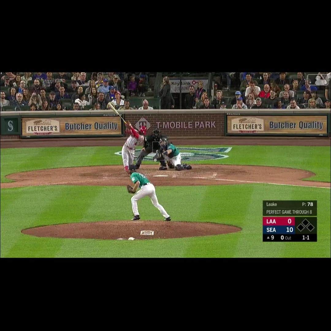 多村仁志さんのインスタグラム写真 - (多村仁志Instagram)「#⚾️ #MLB #解説 今日は、深澤アナウンサーと一緒に #mariners × #angels を #DAZN で解説🎙 ・ 8回終了時点でパーフェクトピッチングの #MikeLeake . ・ 2012年8月15日に @raysbaseball 相手にチームメイトのKING #FelixHernandez が達成して以来、24人目の快挙達成か！と期待がかかりましたが、9回先頭のLAA #LuisRengifo にカウント1-1からインローのチェンジアップをコンパクトにライトへ運ばれ達成ならず。 ・ しかし、自身10年のキャリアで2度目となる完封勝利。 ・しかも、100球をきる97球という球数で @mariners の連敗をストップしました。 ・ 素晴らしいピッチングでした！ ・ #MajorLeagueBaseball #Baseball #ilovebaseball」7月20日 14時45分 - hit_tamu
