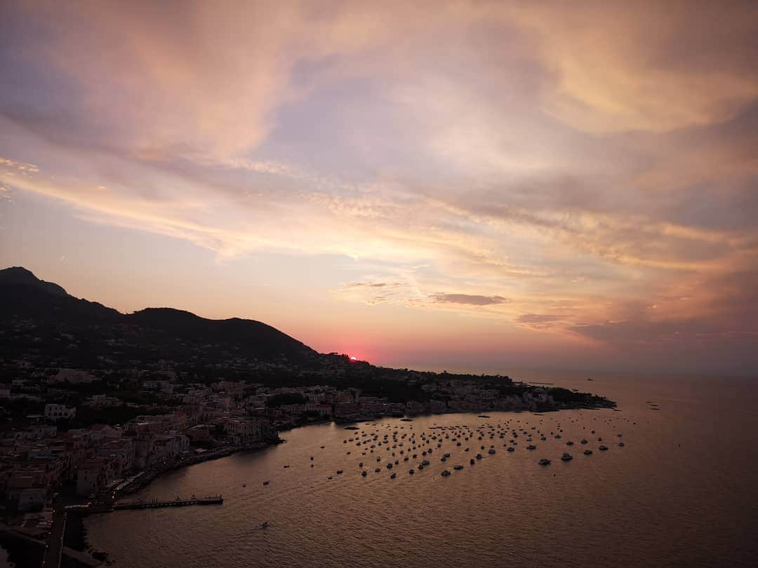 ジャスティン・マッテラさんのインスタグラム写真 - (ジャスティン・マッテラInstagram)「The view from the Castle at Sunset. @castelloaragoneseischia #ischia #castelloaragoneseischia」7月20日 14時56分 - justineelizabethmattera