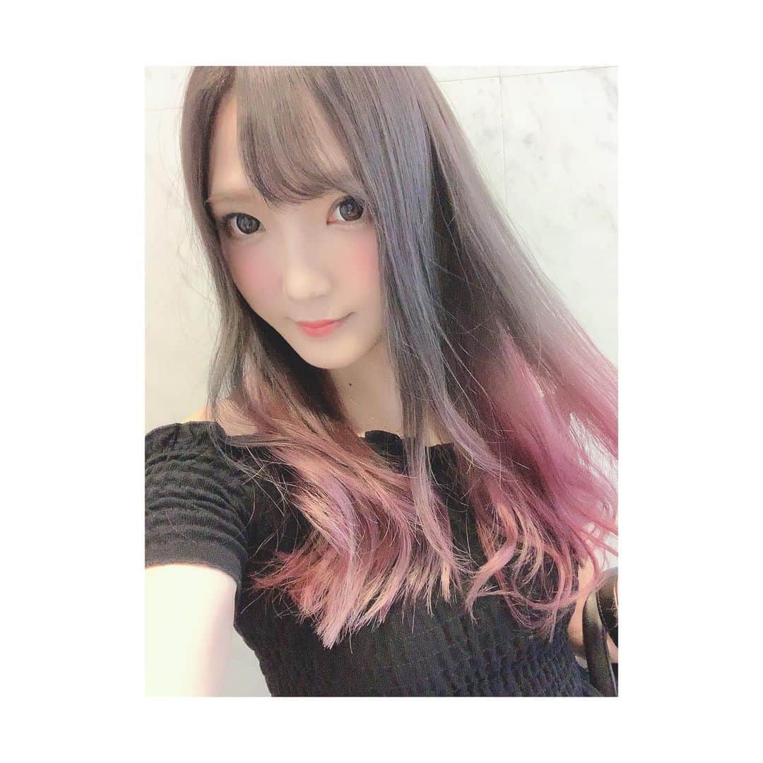 大本梨帆のインスタグラム：「やっと美容院行けた😭 プリンが目立ってきてもうブリーチしたくないからグラデーション☺️💓 5㎝くらいカットもしてもらいました😊 山根さんいつもありがとうございます🐶💗 #LOANA #followme #tagsforlikes #like4like #l4l #tflers #instagood  #selfie  #japanesegirl #japan #youtube  #팔로우 #팔로미 #일본 #女孩子」