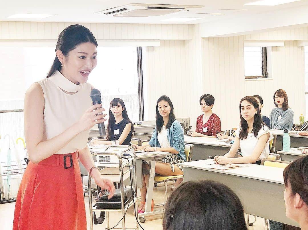 のインスタグラム：「#ミスインターナショナル2020 日本大会オーディション対策講座で講義をさせていただきました✨ ・ 積極的に発言される意識の高い方が多く、今から日本大会が楽しみです☺️✨ たくさん質問もいただいたのですが、お時間の関係でお答えできなかった方ごめんなさい🙇‍♀️ ・ 日本大会に向けて頑張ってください！応援しています💪✨ ・ ・ #ミスインターナショナル #日本大会 #missinternational  #オーディション対策講座 #missparis @missparisgroup」