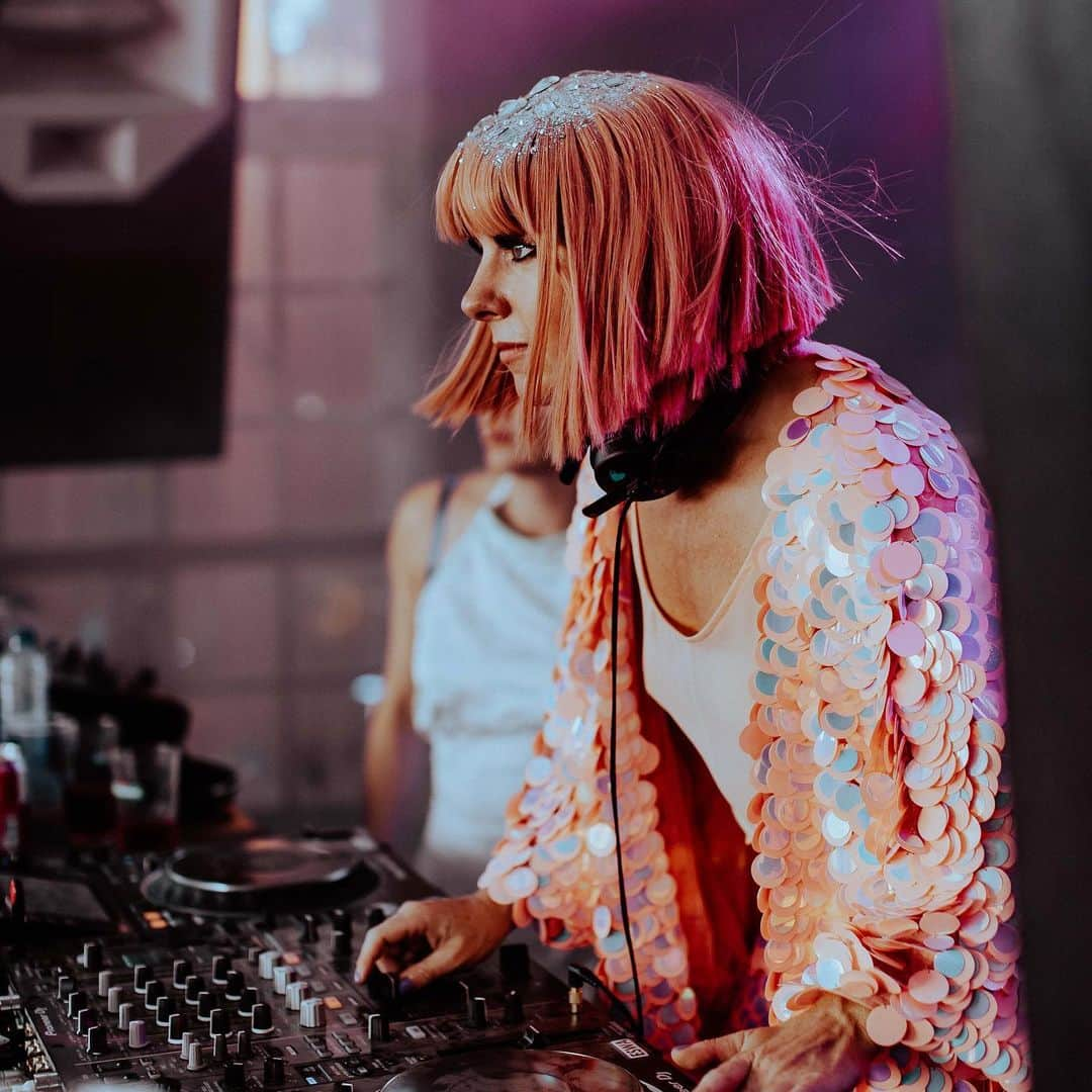 リトル・ブーツさんのインスタグラム写真 - (リトル・ブーツInstagram)「DJing @limfestival in Liverpool tomorrow alongside @sistersledgeofficial ! Come see me in the True School Club House first 🕺🏻 📸 @rachelecclestone . . . #limf #liverpool #liverpoolinternationalmusicfestival #lostinmusic #disco #discodj #discohouse #femaledj #girldj #peachhair #sequins」7月20日 15時20分 - littlebootsmusic