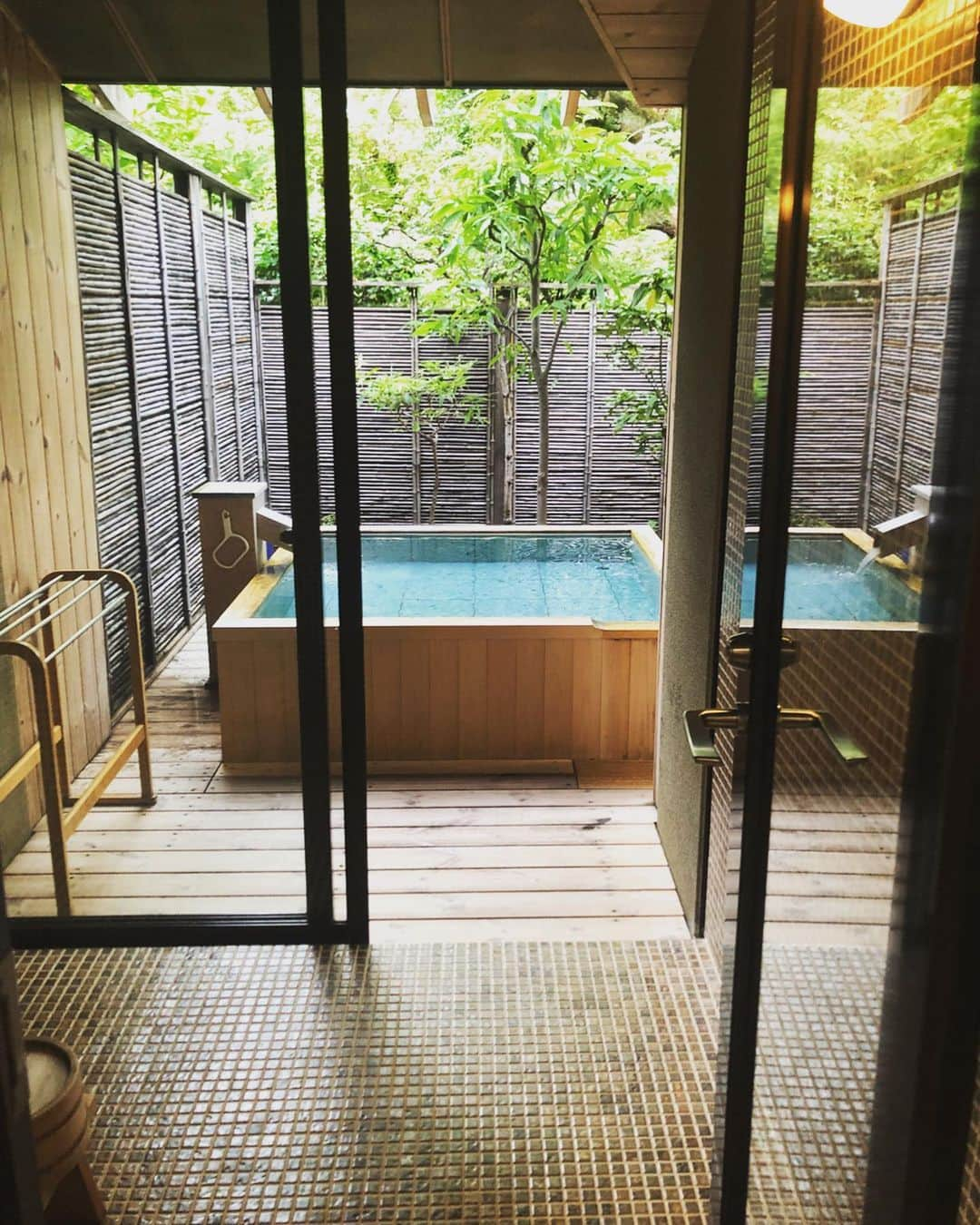 ダレノガレ明美さんのインスタグラム写真 - (ダレノガレ明美Instagram)「質問が多かった旅館は @abba_resorts_izu_zagyosoh  です！ @liz.yoga が選んでくれたの！ 本当にステキな旅館でした🥺 誕生日ケーキも🎂手作りで作ってくださったみたいで… 本当に最高の誕生日プレゼントになりました🥺 アリー、リズ、最高の誕生日プレゼントをありがとう☺️ あ！PRとかじゃないからね😂 リアルに探して行った旅館です！」7月20日 15時31分 - darenogare.akemi