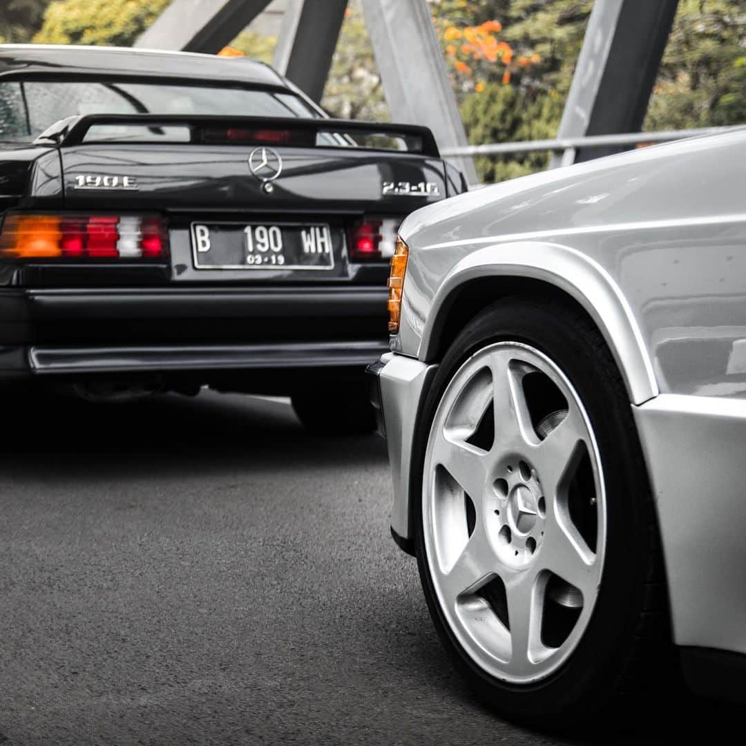メルセデス・ベンツさんのインスタグラム写真 - (メルセデス・ベンツInstagram)「Two are better than one. 🌟🌟 Photo by @randanaprayuda. . #MercedesBenz #⭐ #190E #W201 #Cosworth #MercedesBenzClassic #MercedesBenzMuseum #mbfanphoto #automotivedesign #mbcar」7月20日 15時45分 - mercedesbenz