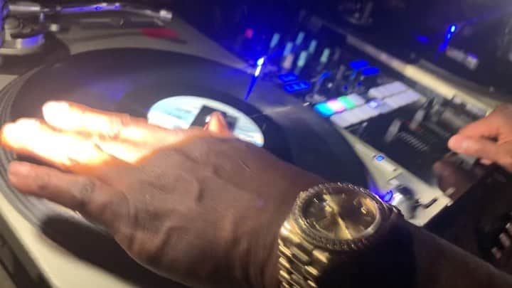 ファンクマスター・フレックスのインスタグラム：「Ok! Perle! FunkFlex on the set! @litdigitaldjs Heavy @ciroc I’m in these clubs super heavy!」