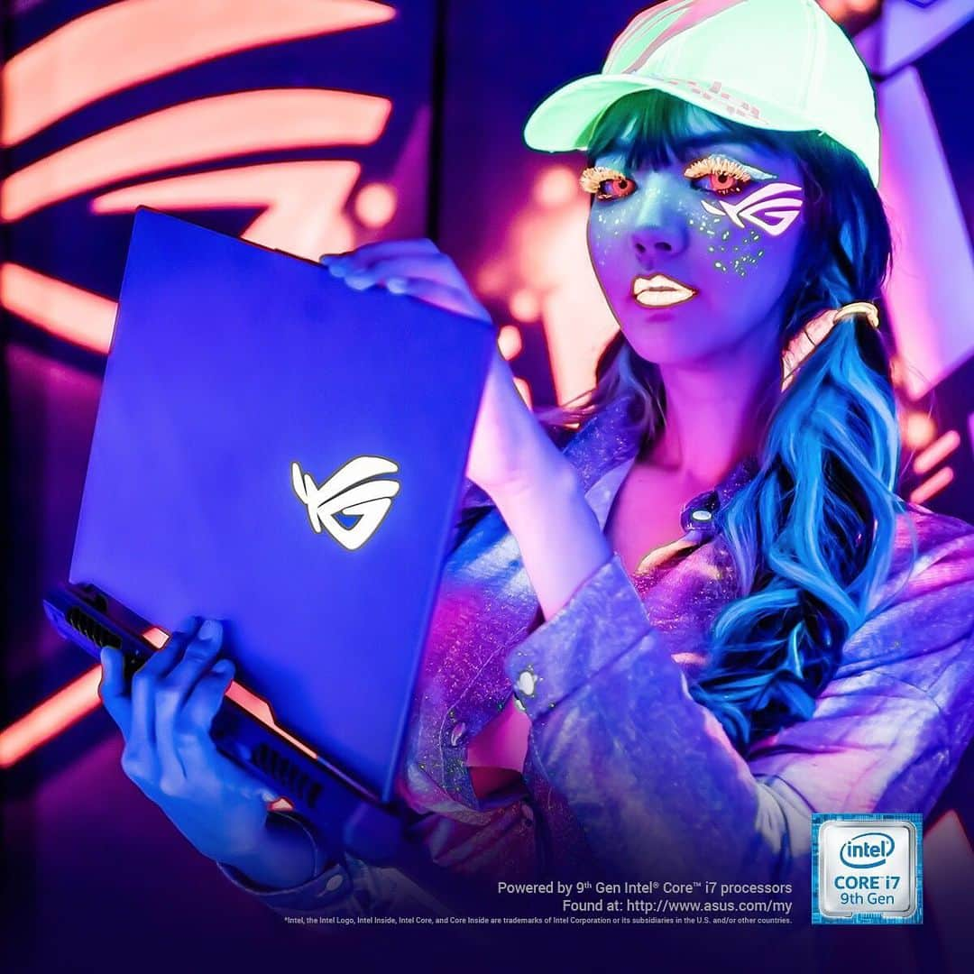 YingTzeさんのインスタグラム写真 - (YingTzeInstagram)「Swipe Left for a Surprise ! ✨ Which look do you like better ? 😂 I was featured with the new Strix Scar III during their latest launch ~ thank you @asusrog.my for the opportunity! ❤️ _ #ROG #StrixScar III with a sturdy aluminum chassis and subtle carbon weave styling on the inner deck brings more power and style to FPS esports gaming.  Features: ✅ Per-Key RGB keyboard ✅ Intelligent Cooling ✅ Aura-Sync ✅ Slim bezels  Specs: ✅ Intel Core i7 9750H processor ✅ Up to NVIDIA GeForce RTX 2070 ✅ 15.6" or 17.3" Full HD display ✅ Up to 240Hz 3ms IPS display ✅ 16GB DDR4 2666Mhz ✅ 512GB PCIe NVME SSD ✅ 1x 2.5" HDD slot ✅ 2-year global warranty ✅ From RM6,999  Learn more: http://my.rog.gg/StrixScar  #ROGMYKOL #asusrepublicofgamers  #ytzgaming  #facebookgaming  #facebookgamingcreators」7月20日 15時48分 - yingtze