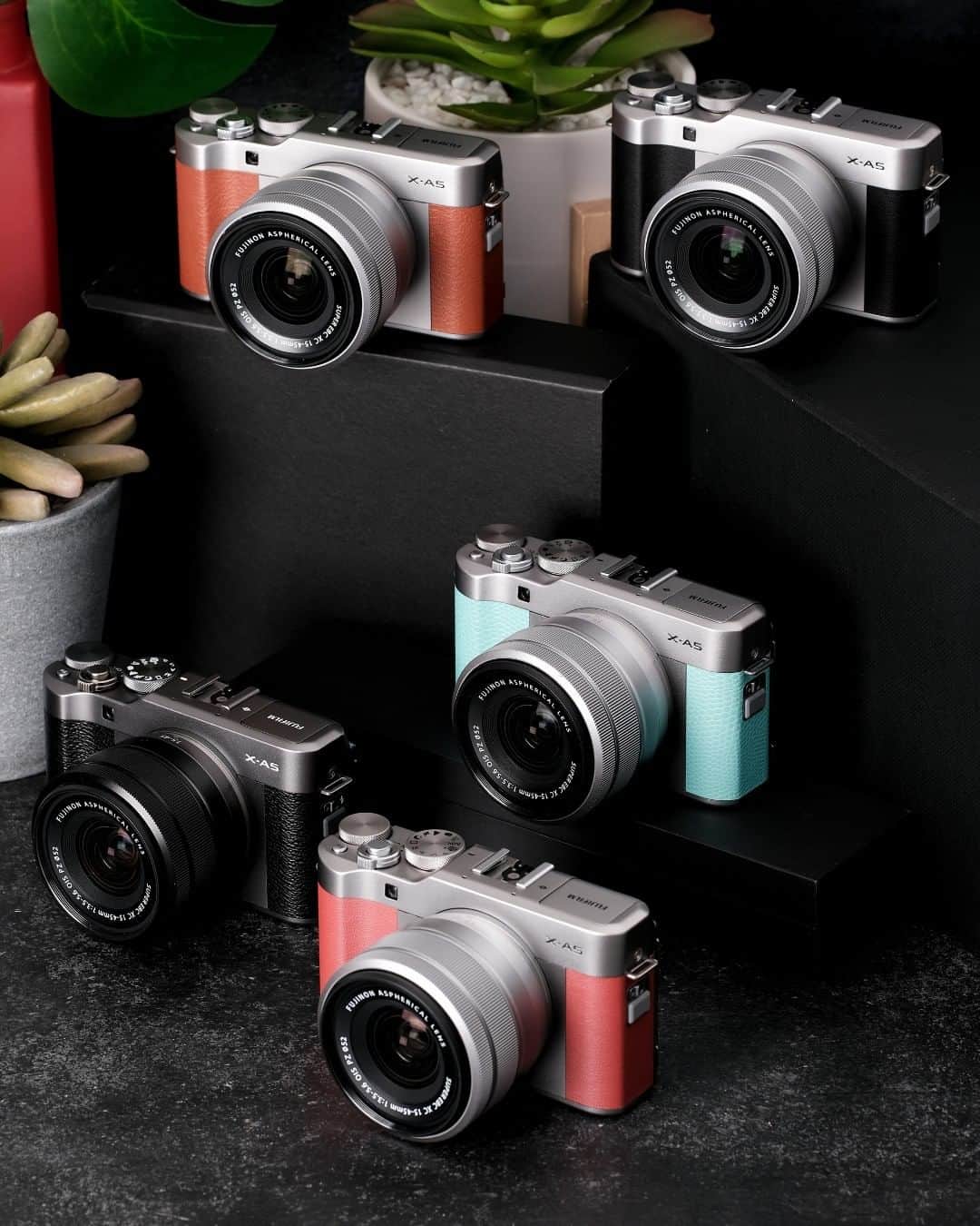 FUJIFILM INDONESIAさんのインスタグラム写真 - (FUJIFILM INDONESIAInstagram)「Bikin weekendmu ceria dengan warna-warni Fujifilm X-A5. Kamera mirrorless yang bisa menemani akhir pekan yang penuh sukaria. Segera coba dan dapatkan penawaran menarik untuk Fujifilm X-A5 di dealer Fujifilm terdekat.  Info detail dealer klik link di bio.  #Fujifilm_id #GoFUJIFILM #XA5_id #XA5」7月20日 16時00分 - fujifilm_id