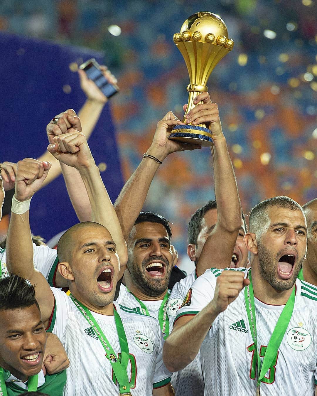 UEFAチャンピオンズリーグさんのインスタグラム写真 - (UEFAチャンピオンズリーグInstagram)「🇩🇿🏆 Algeria win the Cup of African Nations! 👏  Who is your favourite African player in the #UCL? 👇」7月20日 16時48分 - championsleague