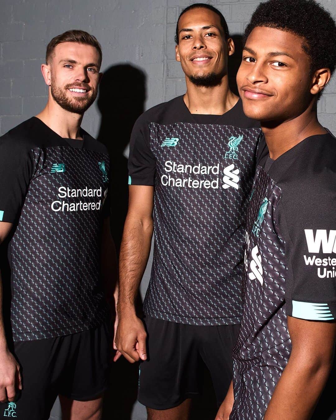 リヴァプールFCさんのインスタグラム写真 - (リヴァプールFCInstagram)「Inspired by our special city. Our 19/20 third kit has officially arrived! 🤩🤩 #LiveIt #LFC #LiverpoolFC」7月20日 16時59分 - liverpoolfc