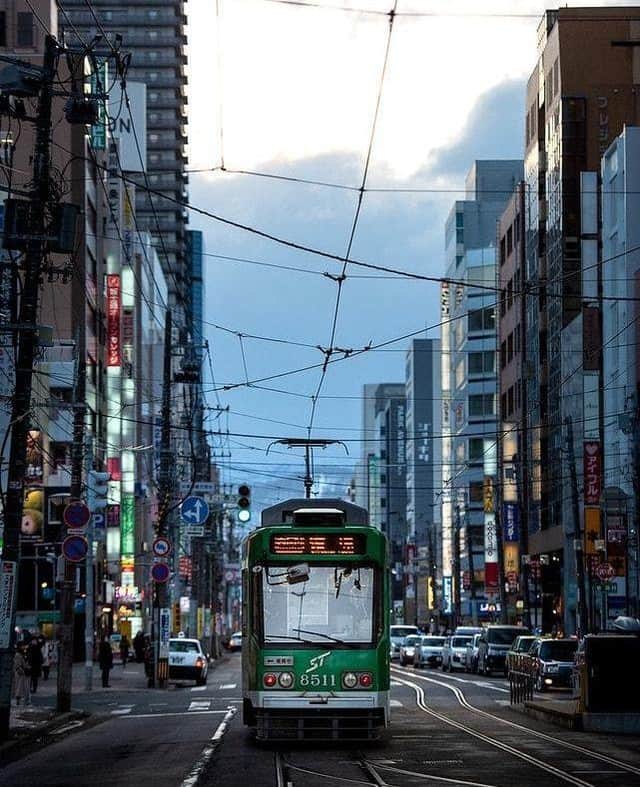 Lonely Planetさんのインスタグラム写真 - (Lonely PlanetInstagram)「This weekend's takeover comes from Russell of @pearsonphotography, who will be sharing shots from his recent trip to #Hokkaido, #Japan. – 'Lazy mornings in #Sapporo, Hokkaido.....the streetcars are a great way to get around town and the views of the mountains in the background are amazing. Sapporo is famous for its beer, skiing and its annual snow festival. – @pearsonphotography -- Stay tuned for more of Russell's shots, and tap our link in bio for more information about traveling to Hokkaido!」7月20日 17時00分 - lonelyplanet