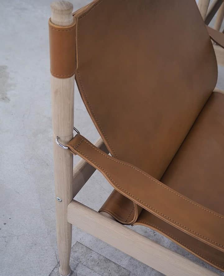 eilersenさんのインスタグラム写真 - (eilersenInstagram)「A true classic - the Safari chair with saddle back leather and oak in perfect harmony.⁠ Photo by @elisabeth_heier  #eilersen #eilersenfurniture #safarichair #erikwørtz⁠ ⁠ ⁠ ⁠ ⁠ •⁠ •⁠ • ⁠ #interiordesign #design #homedecor #sofa #danishdesign #inredning #hem #interiør #interiorlovers #interior123 #interiordesign #modernliving #minimalism #nordiskehjem #furniture #interiors ⁠」7月20日 17時00分 - eilersen