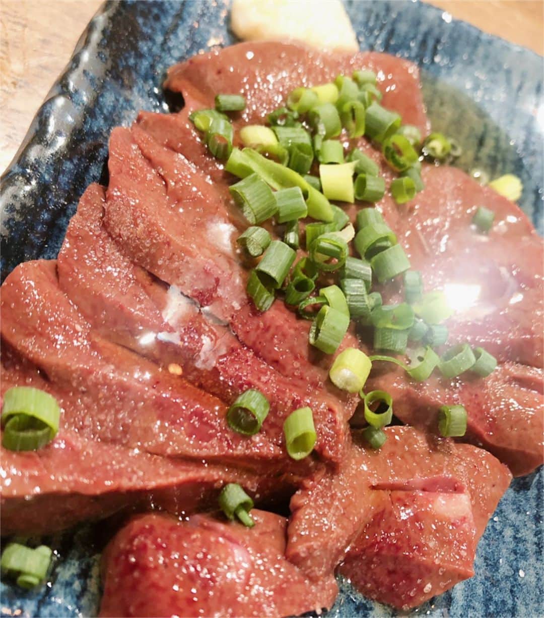 まいてぃ（粕谷まい）さんのインスタグラム写真 - (まいてぃ（粕谷まい）Instagram)「これはいつかのお肉達が光ってとても綺麗だったやつ✨ ・ レバーかな。 ・ ・ お肉って最高❤😋🍴 ・ ・ ・ ・ ・ #肉 #肉刺し #馬刺し #東京グルメ」7月20日 16時55分 - maity_0917