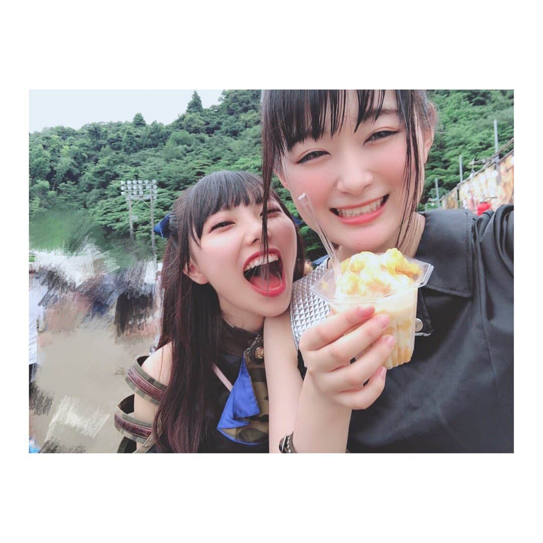 涼邑芹さんのインスタグラム写真 - (涼邑芹Instagram)「関ヶ原！！！！🔥 マンゴーも食べたよ😋🧡 #関ヶ原 #関ヶ原唄姫合戦  #マンゴー #大鈴はるみ ちゃん #仮面女子 #live  #夏 #野外live  #次は18:30〜徳川ステージで仮面女子LIVEです！」7月20日 17時02分 - seri_suzumura