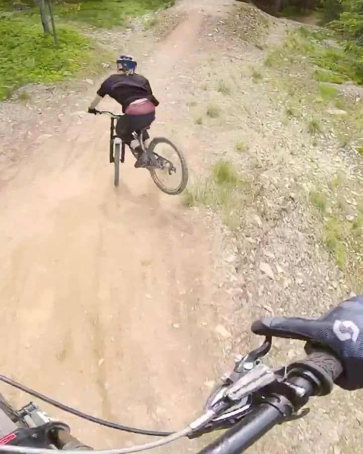 レッドブルのインスタグラム：「Going Mach 🔟 with Makken ✊ . . . 🚲: @makkedonia 📽: @vinny_t_ @redbullbike #redbull #givesyouwings #bike #mtb #bikepark #pov #norway #bikelife #fromwhereiride」