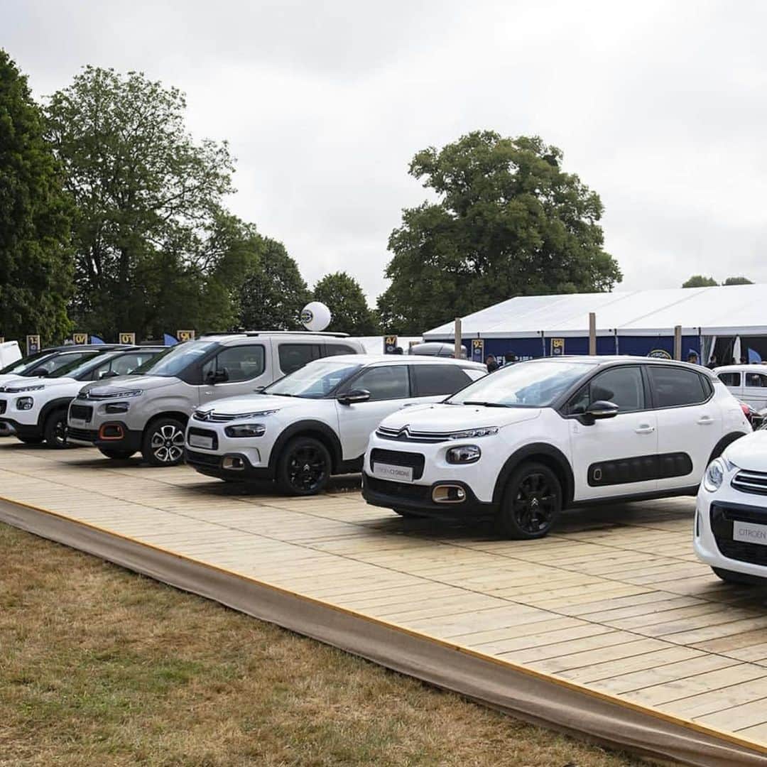 Citroënさんのインスタグラム写真 - (CitroënInstagram)「Citroën lovers!  The “Rassemblement du Siècle” (Collectors Gathering) is happening as we speak, and until July 21st. 🎶Thousands of Citroën,  Old and new, Parked at La Ferté Vidame in the Perche, France 🇫🇷. Waiting for you! 🎶  #Citroën100 #InspiredByYou #Citroen #Cars #CarsOfInstagram #InstaCar #ClassicCar #CarShow #PicOfTheDay」7月20日 22時38分 - citroen