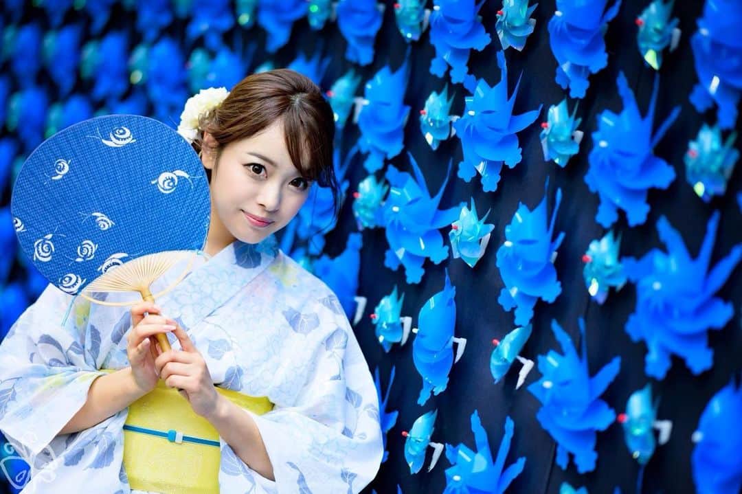 白石ゆうかさんのインスタグラム写真 - (白石ゆうかInstagram)「自前の浴衣なのです👘 . . . #浴衣 #yukata #summer #夏 #風車 #浅草 #blue #青 #和服 #日本 #japan #japanese #japanesegirl #portrait #photography #followｍe #紫陽花 #うちわ #kimono #写真好きな人と繋がりたい #ポートレート #love #like #浴衣ヘアアレンジ #日本 #asakusa #happy #me #camera #自前」7月20日 22時39分 - shiraishi_yuuka