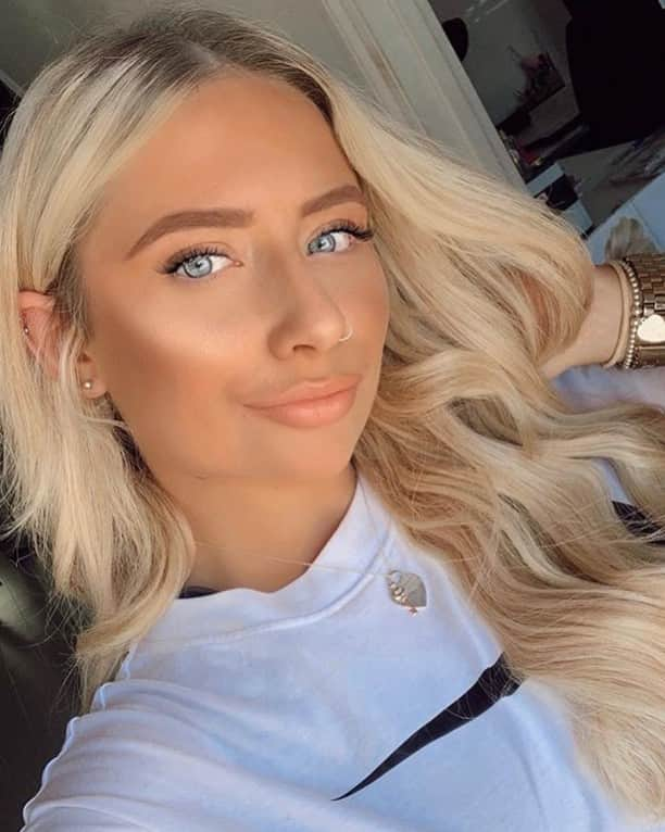 Benefit Cosmetics UKさんのインスタグラム写真 - (Benefit Cosmetics UKInstagram)「Gorgeous from every angle! 💗💗 @saffronbarker creates the perfect natural fluffy brow using her #preciselymybrow pencil and we are obsessed 😍😍😍 #benefit #benefitbrows #beauty #regram . . . 📷 Image Description: a selfie of @saffronbarker」7月20日 17時11分 - benefitcosmeticsuk