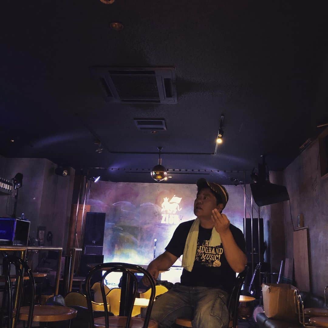 山川のりをのインスタグラム：「今夜は飯山ザイオンにて「勝手におしかけドヤフェス」にギターパンダ出演です。19時/20時、2500円+Dです。共演は飯山がきでかジャグストンパーズ、まっちゃき。お近くの方々会いにきてアイニージュー！」