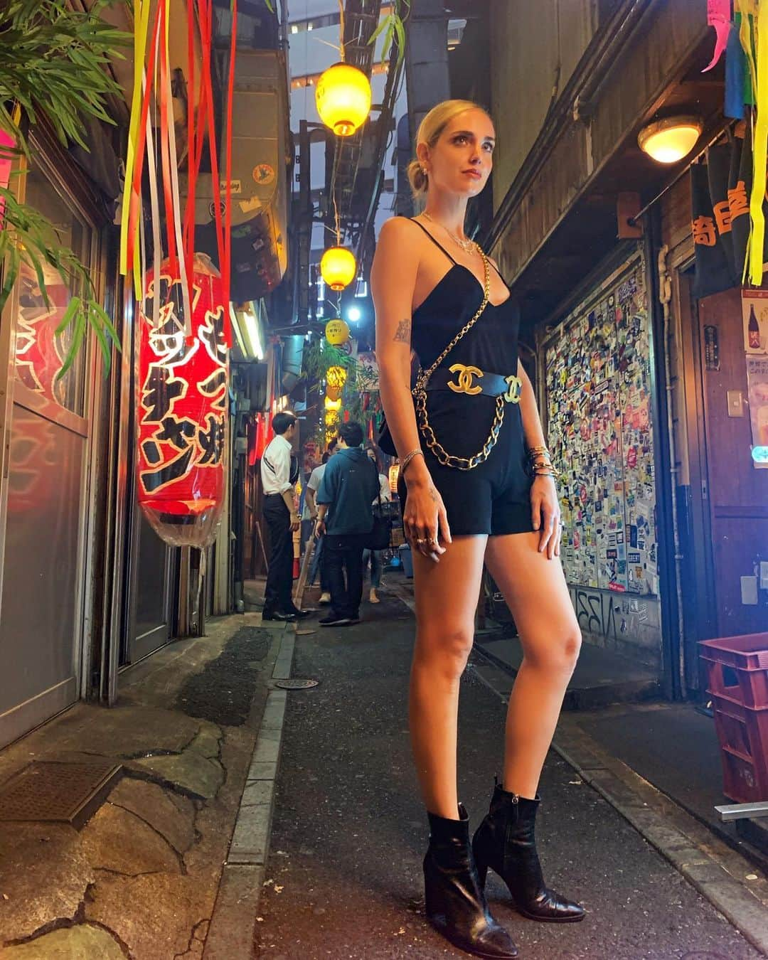 キアラ・フェラーニさんのインスタグラム写真 - (キアラ・フェラーニInstagram)「Last night looking for the best japanese streetfood 🇯🇵 Today is my last day in Tokyo, back to Milan tomorrow and then off to Umbria, Sicily and Ibiza for holidays ❤️」7月20日 17時21分 - chiaraferragni