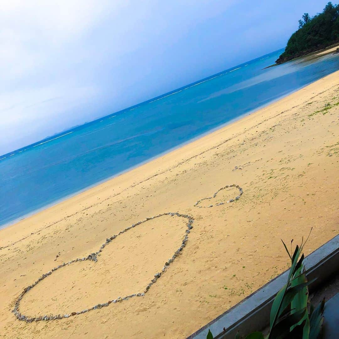 おのだまーしーさんのインスタグラム写真 - (おのだまーしーInstagram)「砂浜に♥が！ #沖縄 #onthebeachcafe」7月20日 17時22分 - mabbits999