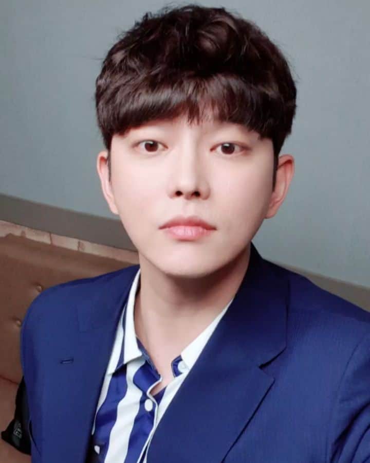 のインスタグラム：「#미스터기간제 #빵끗? #기강제」
