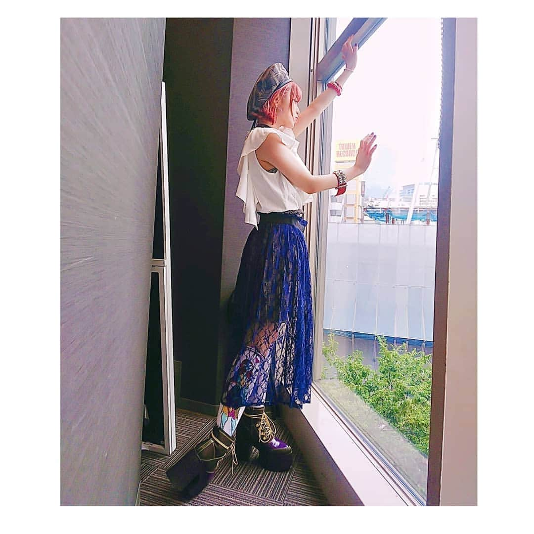 Machicoさんのインスタグラム写真 - (MachicoInstagram)「#Machico #FUNFANEVENT2  ありがとうございました～🍒 衣装はこんな感じ～👑 ｲﾍﾞﾝﾄでは珍しいベレー帽🎵 靴下にサリー隠れてたんだあ😛  #セルフ衣装 #低身長コーデ #152cm」7月20日 17時45分 - machico_3s25