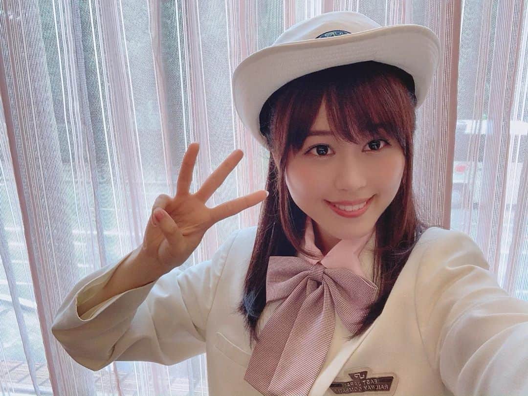 日岡なつみのインスタグラム：「駅長さんになった〜🎀 鉄道の制服着るの夢だったから、叶えてくれてJRさんありがとうございます！ #三ツ星カラーズ」