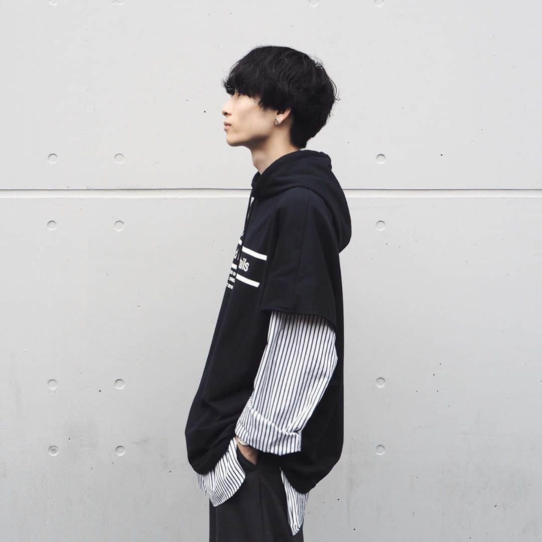 みっきーのインスタグラム：「﻿ ﻿ 段々自分のスタイルが確立されてきた。 ﻿ ﻿ ﻿ 👔#👕&👖 #the_reracs ﻿ ﻿ ﻿ ﻿ #miiiiickystyle﻿ #上質code﻿ #パーカー﻿ #ストライプシャツ﻿ #レイヤード﻿ #パーマ男子  #横顔」
