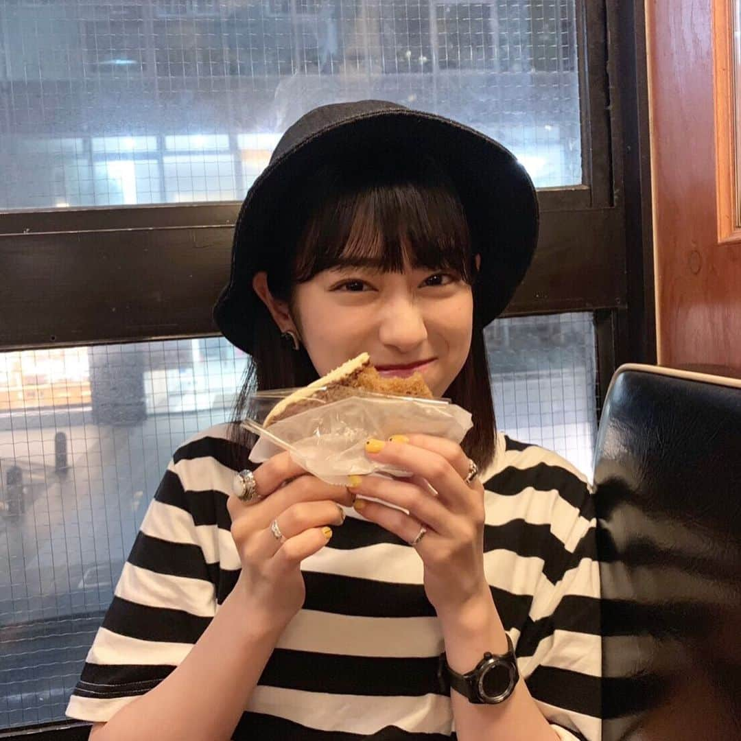 広瀬ちひろさんのインスタグラム写真 - (広瀬ちひろInstagram)「老月ミカが、キャロットケーキくれた🥕わら！ Tシャツは無印良品！」7月20日 18時15分 - chi_hirose