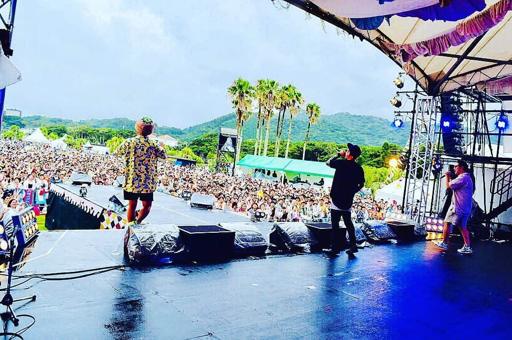 MOCAさんのインスタグラム写真 - (MOCAInstagram)「. . #FREEDOMbeach  #FREEDOM2019  @freedombeach2019official . 出演終了致しました😬🏝 . . 何より雨風の中、 楽しんでくれたひとりひとりに ありがとうです😊✌️ . . そして呼んでくださった、 MINMI (@minmidesu )さん GAKUONの皆様に 心から感謝致します🥇👍 . . またパワーアップして 帰ってきます㊗️ . #ベリーグッドマン  #宮崎 #青島 .」7月20日 18時25分 - moca_berrygoodman