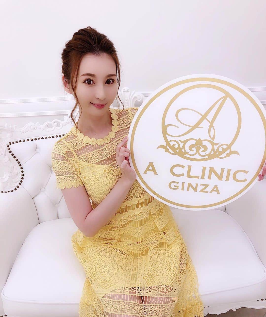 辰巳ゆいのインスタグラム：「A CLINIC さんに1ヶ月後の経過を診てもらいに行ってきました✨ エラのボトックスも効果が出て、噛んだ時のエラのハリが前よりなくなりました！ エラもスッキリです♪ ありがとうございました♡ . .  #aスレッド #小顔aスレッド #aclinic #aclinic銀座#aクリニック #エークリニック #美容 #小顔 #美肌#リフトアップ #ボトックス #美容外科 #美容皮膚科 #美容クリニック#山田哲雄 #柴田貴志 #佐藤玲史 #谷口弘樹」