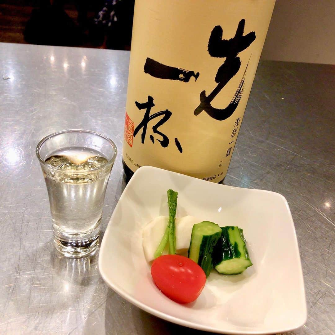 有馬芳彦さんのインスタグラム写真 - (有馬芳彦Instagram)「オンラインサロンイベントにて 『日本酒の会 参』でした！  今回も選りすぐりの日本酒と良きツマミを用意。いやぁ、美味かった楽しかった！  #オンラインサロン #イベント #日本酒 #sake #石川 #菊姫 #先一杯 #山形 #くどき上手 #福島 #国権 #三重 #田光 #秋田 #刈穂 #宝風 #浅漬け #煮浸し #クリームチーズ #西京味噌 #カツオ #鰹 #タタキ #サワラ #バター焼き」7月20日 18時29分 - arimax_photo