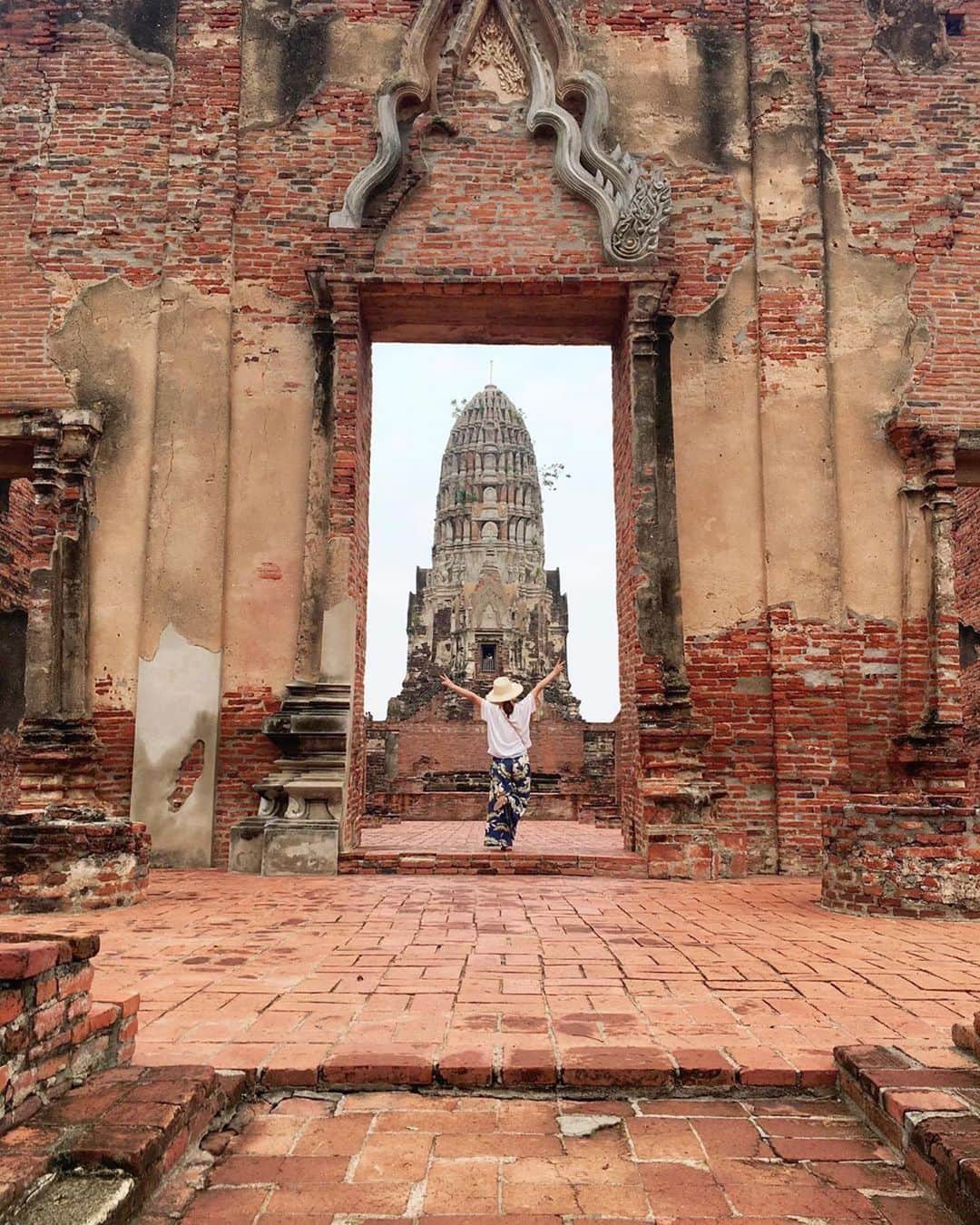 タイ国政府観光庁さんのインスタグラム写真 - (タイ国政府観光庁Instagram)「サワッディー・カー🙏﻿ ﻿ 今日の #thailovers は、@seiko0714さん🇹🇭💕﻿ ﻿ 世界遺産アユタヤの遺跡群にある「ワット・ラチャブラナ」からの１枚📸﻿ ﻿ 隣の仏塔が、額縁に入った絵のように見える素敵な写真ですね😊﻿ ﻿ 📷 @seiko0714﻿ 📍 ワット・ラチャブラナ﻿ ﻿ ・・・・・・・﻿ ［タイ好き（THAI LOVERS）な皆さんの写真を大募集🇹🇭💕］﻿ ﻿ ハッシュタグ #thailovers をつけてタイで撮影した写真を投稿すると、こちらでご紹介させて頂くことがあります。皆さんからの投稿をお待ちしています 😊﻿ ﻿ #repost #タイ #アユタヤ #ワットラチャブラナ #世界遺産 #タイ寺院 #こんなタイ知らなかった #はじめてのタイ #タイ旅行 #アユタヤ旅行 #ファインダー越しの私の世界 #女子旅 #タビジョ #歴女 #旅好きな人と繋がりたい #旅行好きな人と繋がりたい #海外旅行 #thailand #ayutthaya #watrajaburana #worldheritage #amazingthailand #thailandtravel #thailandtrip #thai #thaistagram #lovethailand」7月20日 18時31分 - amazingthailandjp